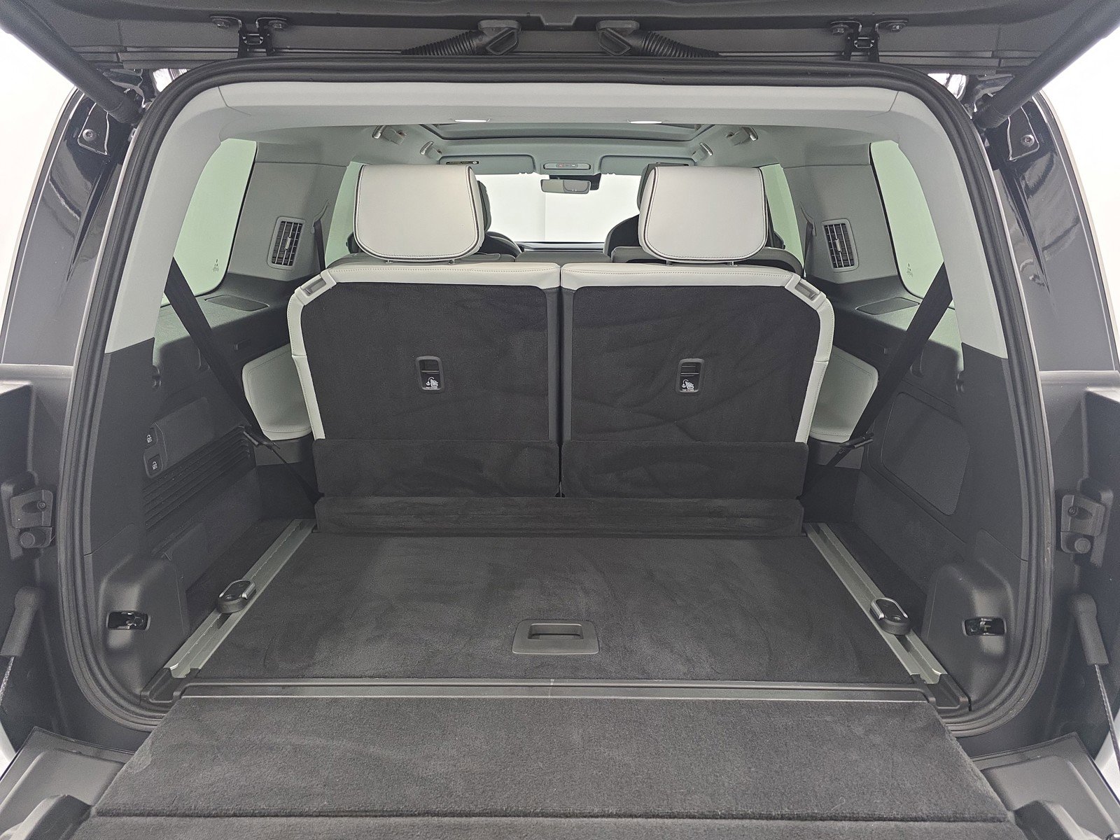 Used 2025 Rivian R1S Adventure AWD/4WD image 15