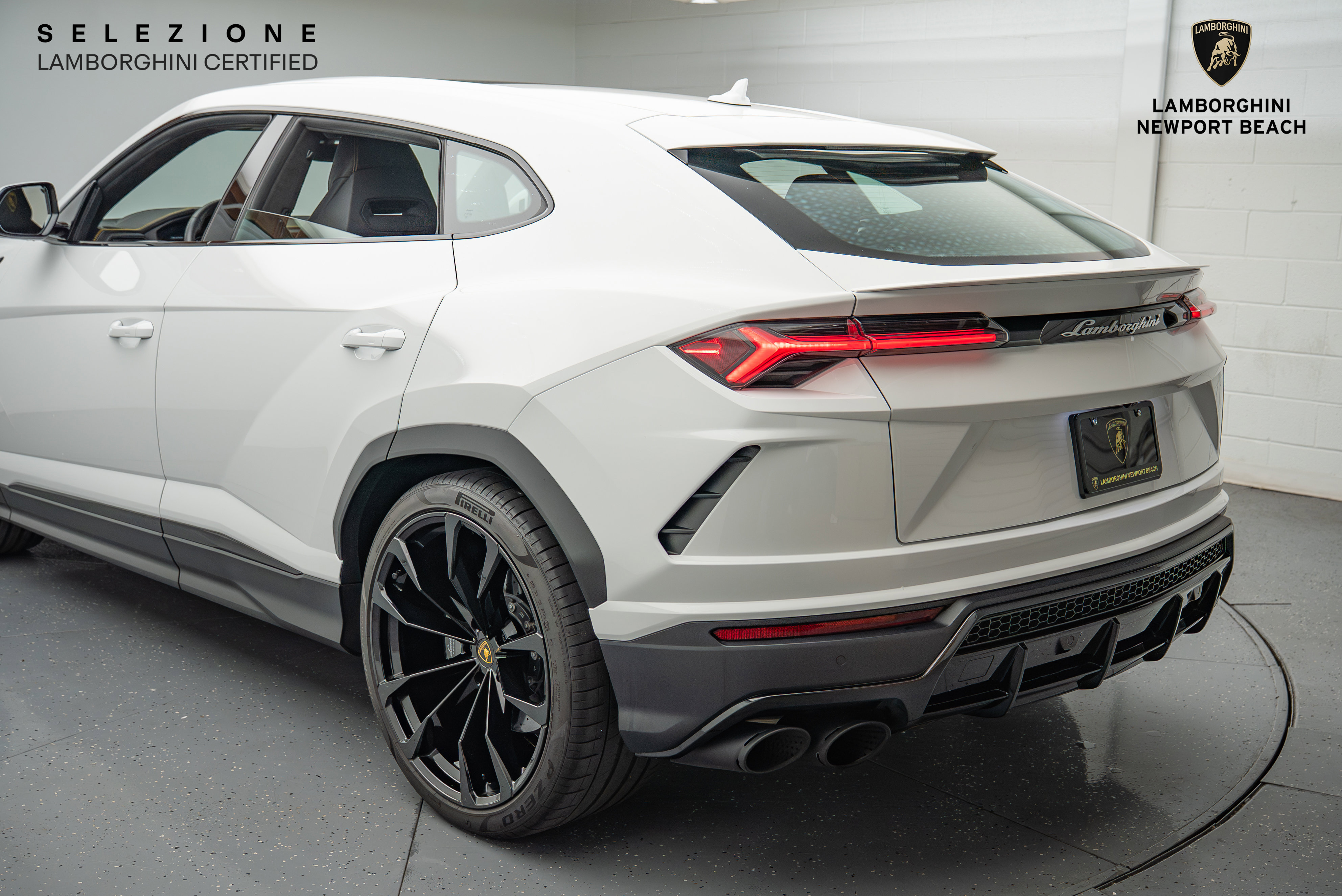 Used 2022 Lamborghini Urus image 14