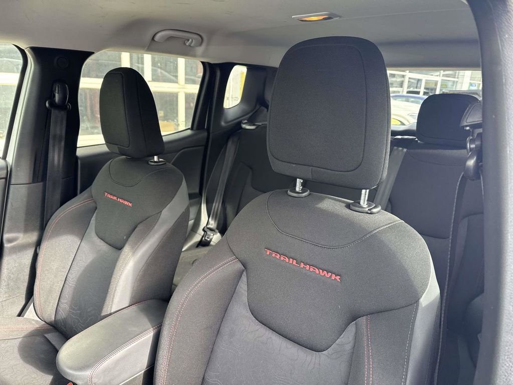 Used 2023 Jeep Renegade Trailhawk image 16