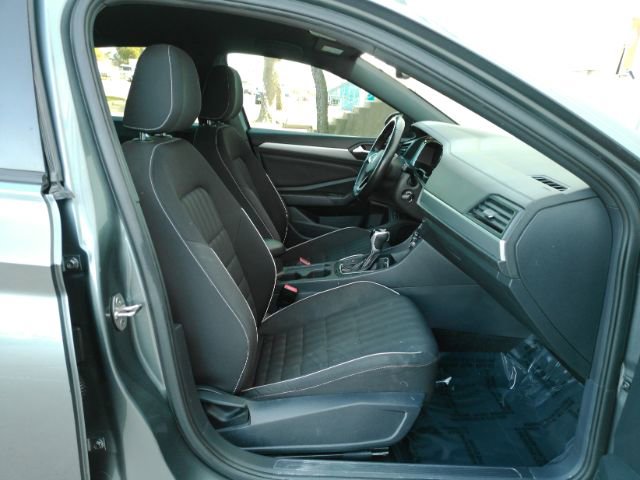 Used 2023 Volkswagen Jetta Sport image 16