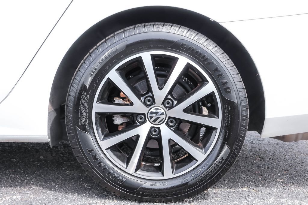 Used 2017 Volkswagen Jetta SE image 16