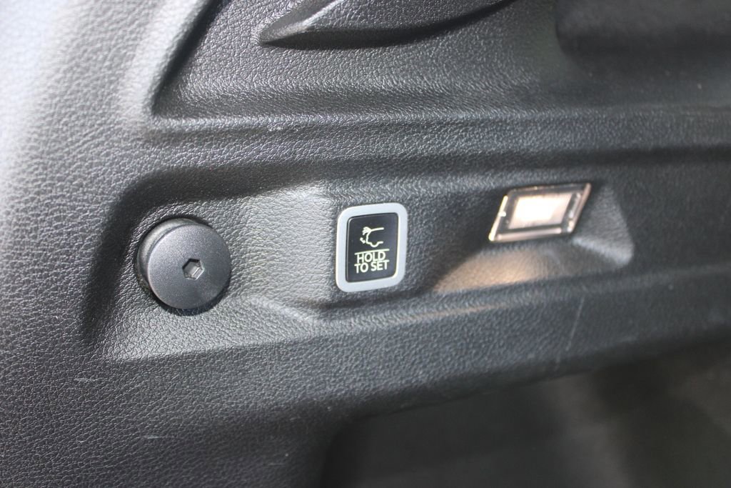 Used 2023 Jeep Grand Cherokee L Laredo image 16