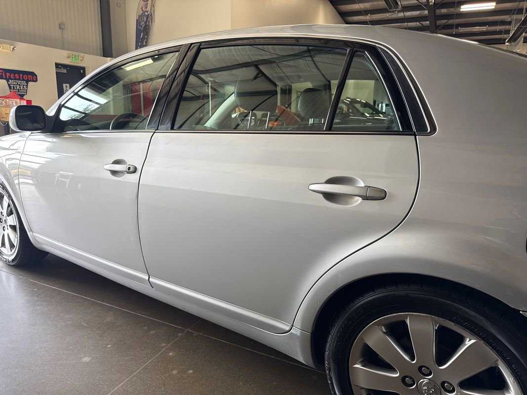 Used 2006 Toyota Avalon XLS image 40
