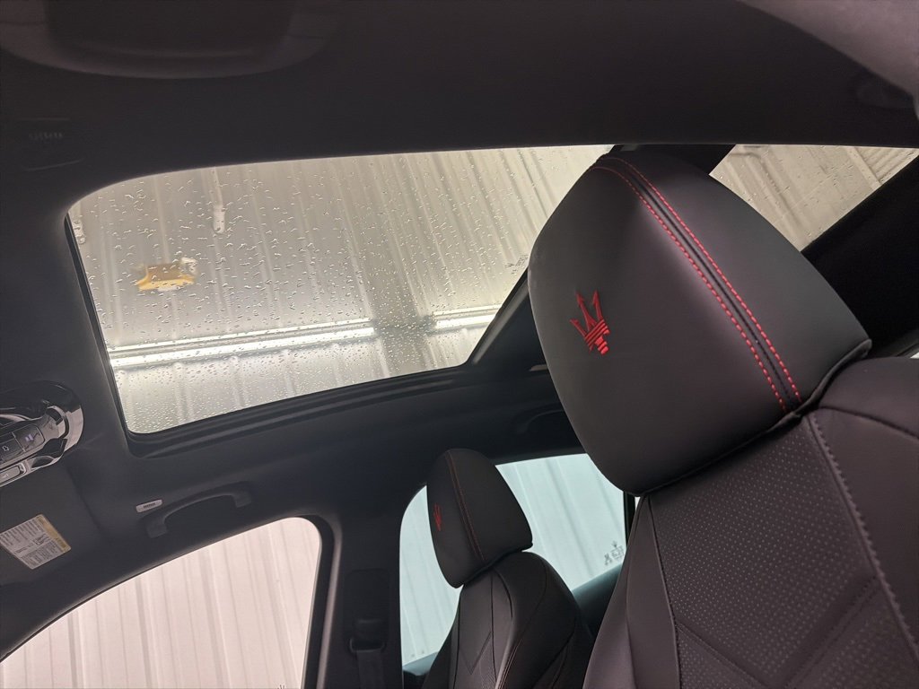 Used 2023 Maserati Grecale Trofeo image 15