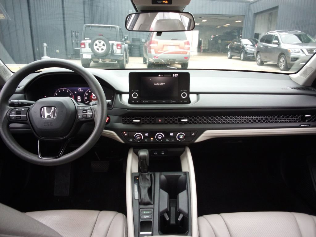 Used 2023 Honda Accord EX image 12