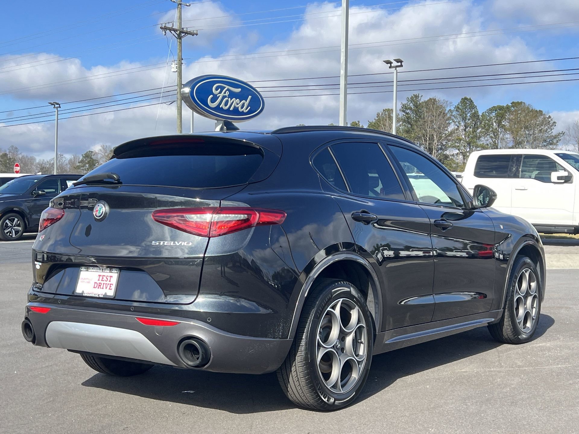 Used 2022 Alfa Romeo Stelvio Ti image 3