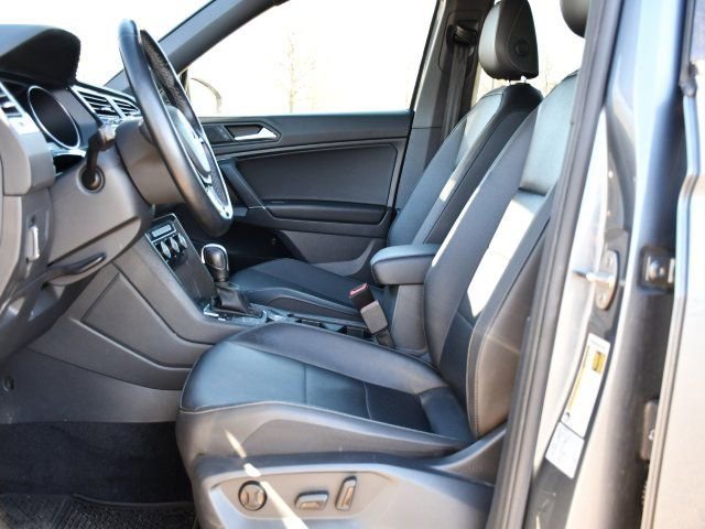 Used 2020 Volkswagen Tiguan SE R-Line AWD/4WD image 12