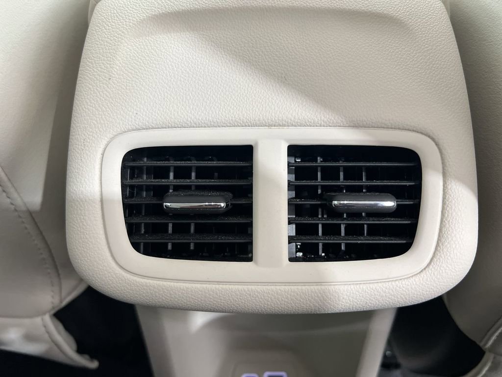 Used 2021 Buick Envision Essence image 19