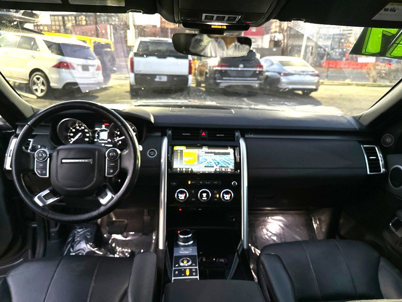 Used 2017 Land Rover Discovery HSE image 38