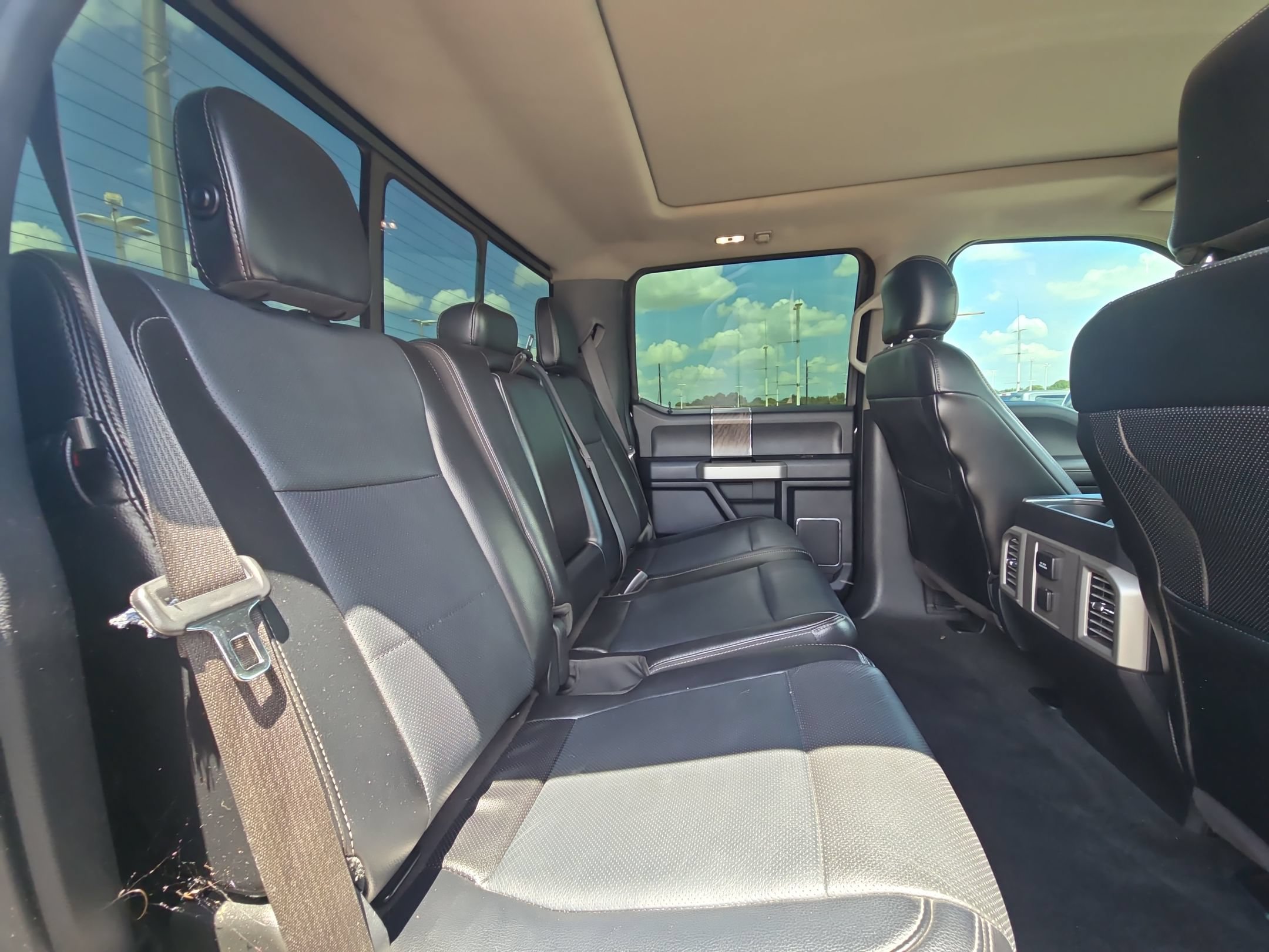 Used 2017 Ford F250 Lariat w/ Lariat Ultimate Package AWD/4WD image 30