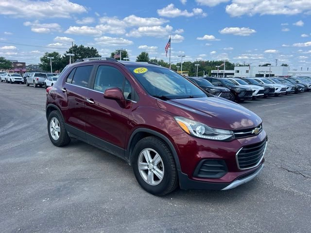 Used 2017 Chevrolet Trax LT w/ Sun & Sound Package FWD image 3