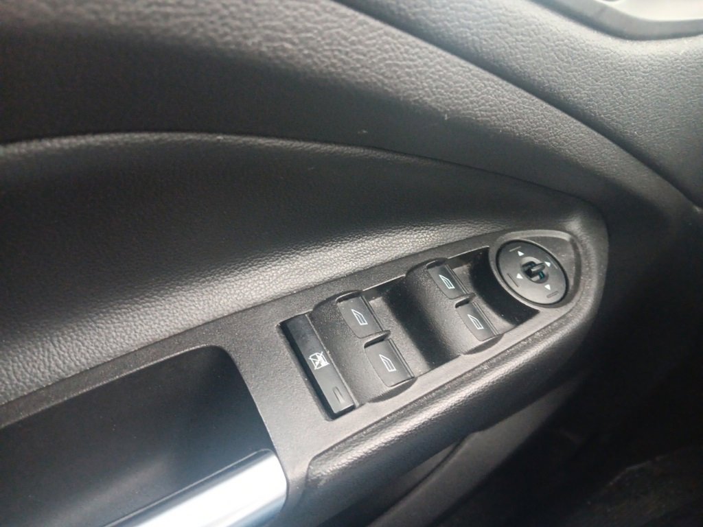 Used 2018 Ford Escape SE image 25