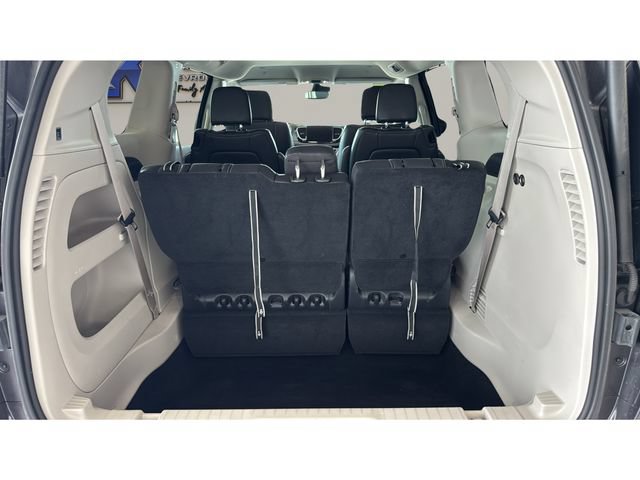 Used 2022 Chrysler Pacifica Touring-L FWD image 22
