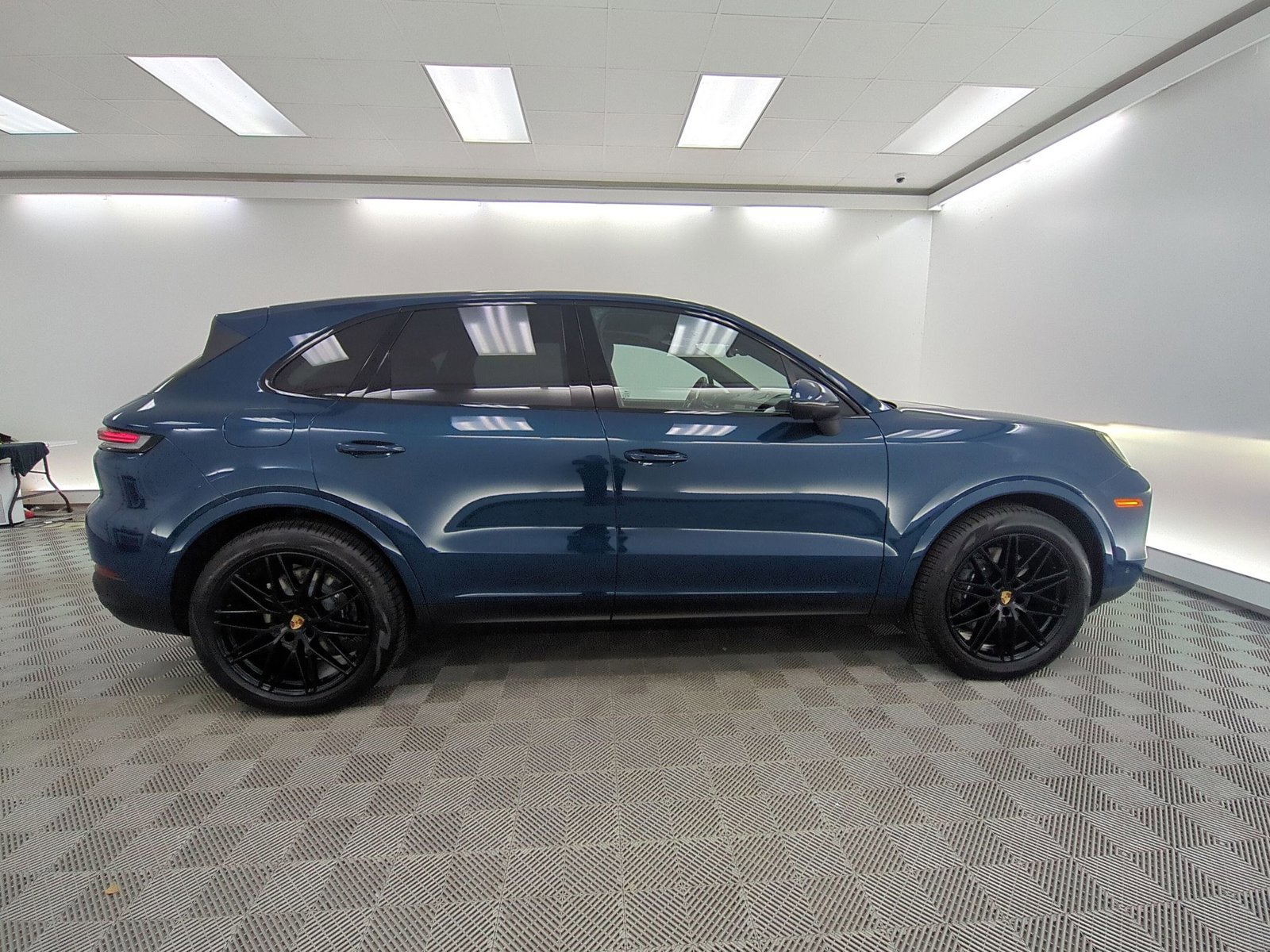 Used 2025 Porsche Cayenne image 8