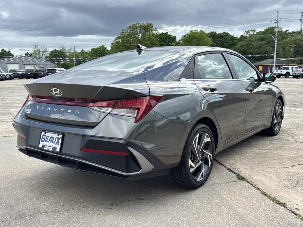 Used 2025 Hyundai Elantra SEL image 13