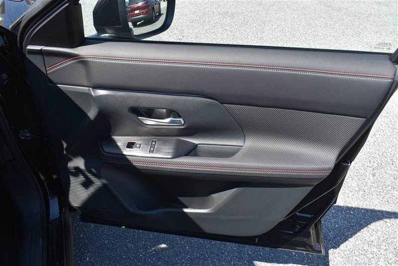 Used 2025 Nissan Kicks SR AWD/4WD image 28