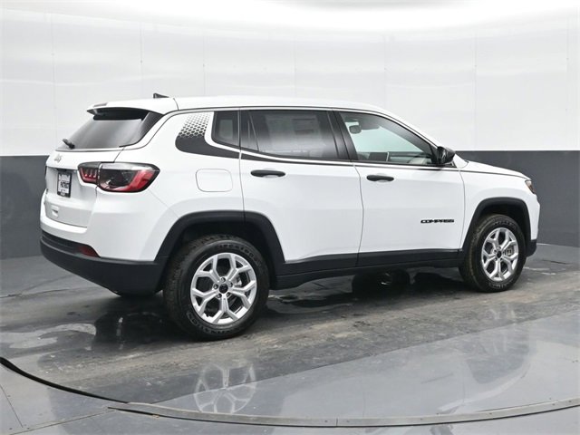 Used 2025 Jeep Compass Sport w/ Mopar Graphics Package image 4