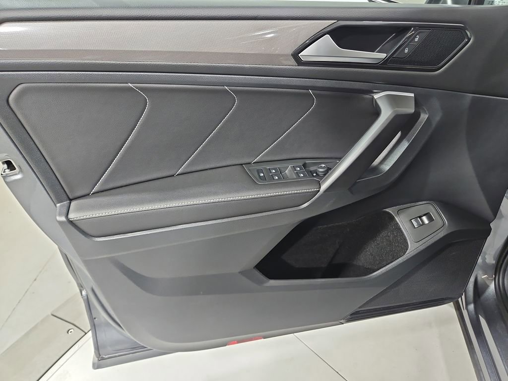 Certified 2024 Volkswagen Tiguan SE w/ Panoramic Sunroof Package image 13