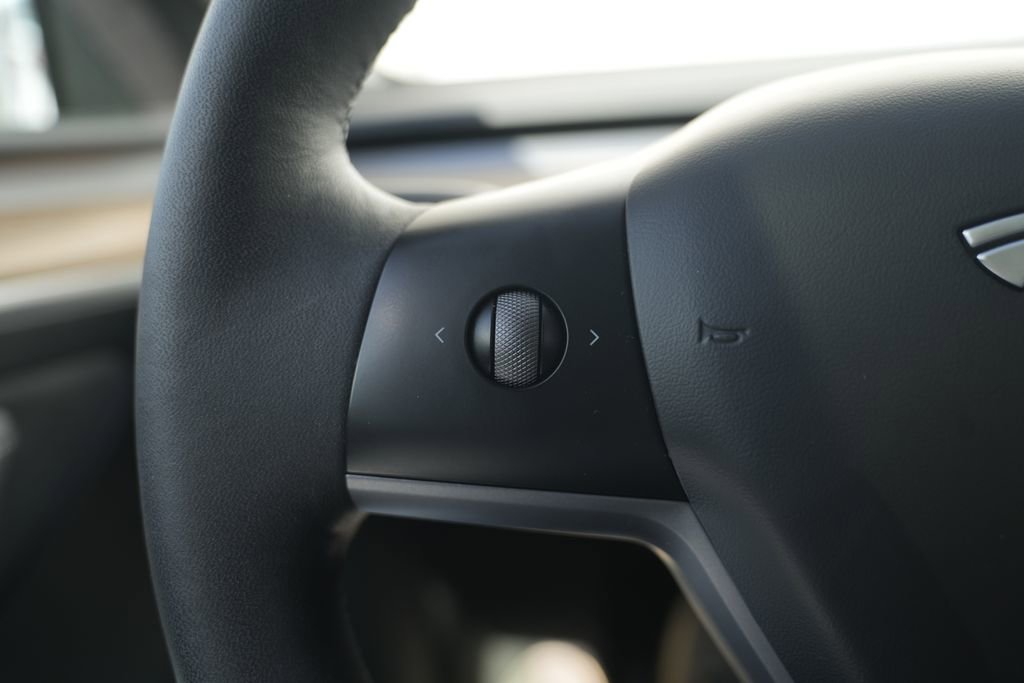 Used 2023 Tesla Model Y Long Range image 43