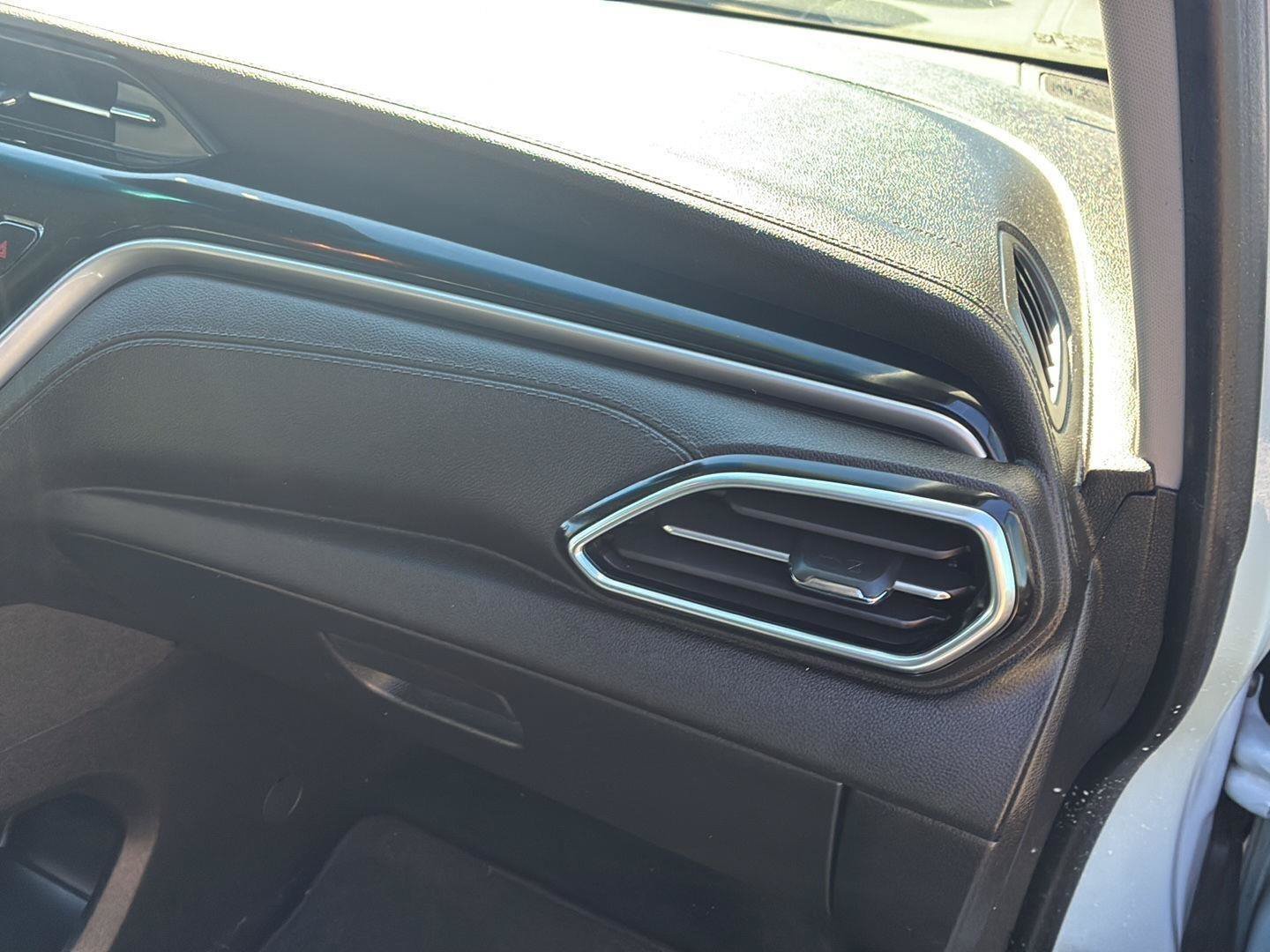 Used 2022 Chevrolet Bolt LT w/ Infotainment Package FWD image 11