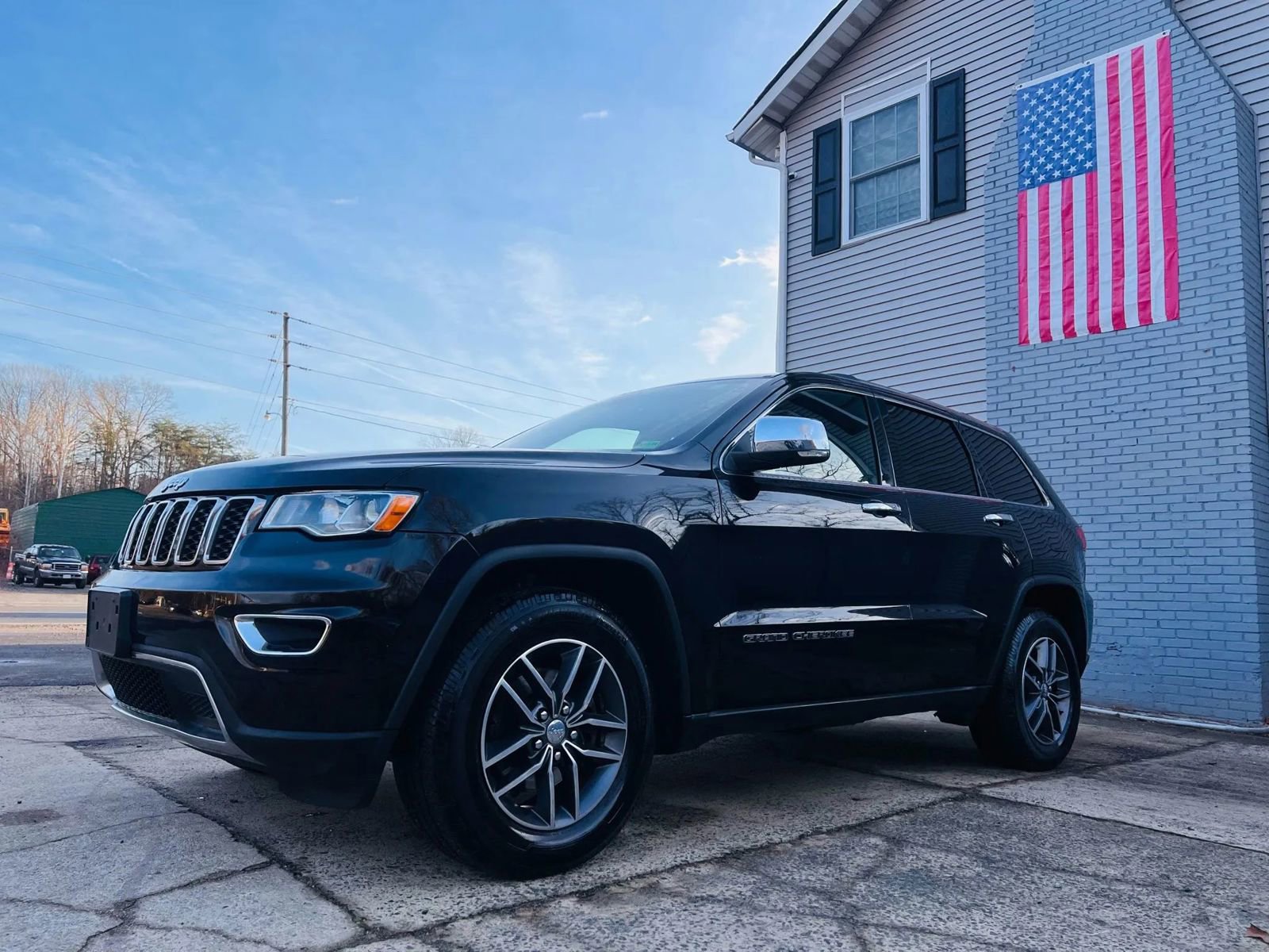 Used 2017 Jeep Grand Cherokee Limited RWD image 2