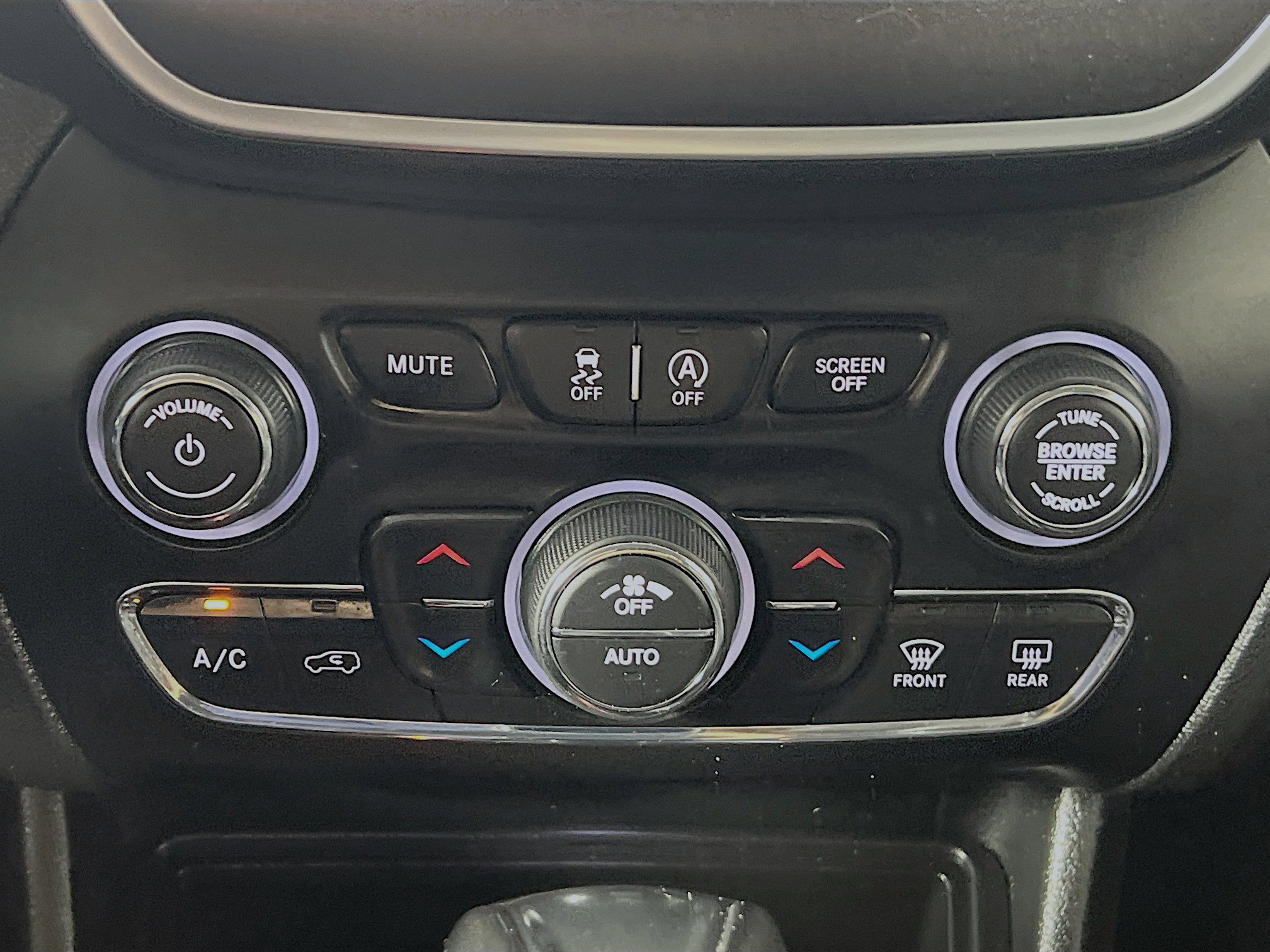 Used 2019 Jeep Cherokee Trailhawk w/ Cold Weather Group AWD/4WD image 26