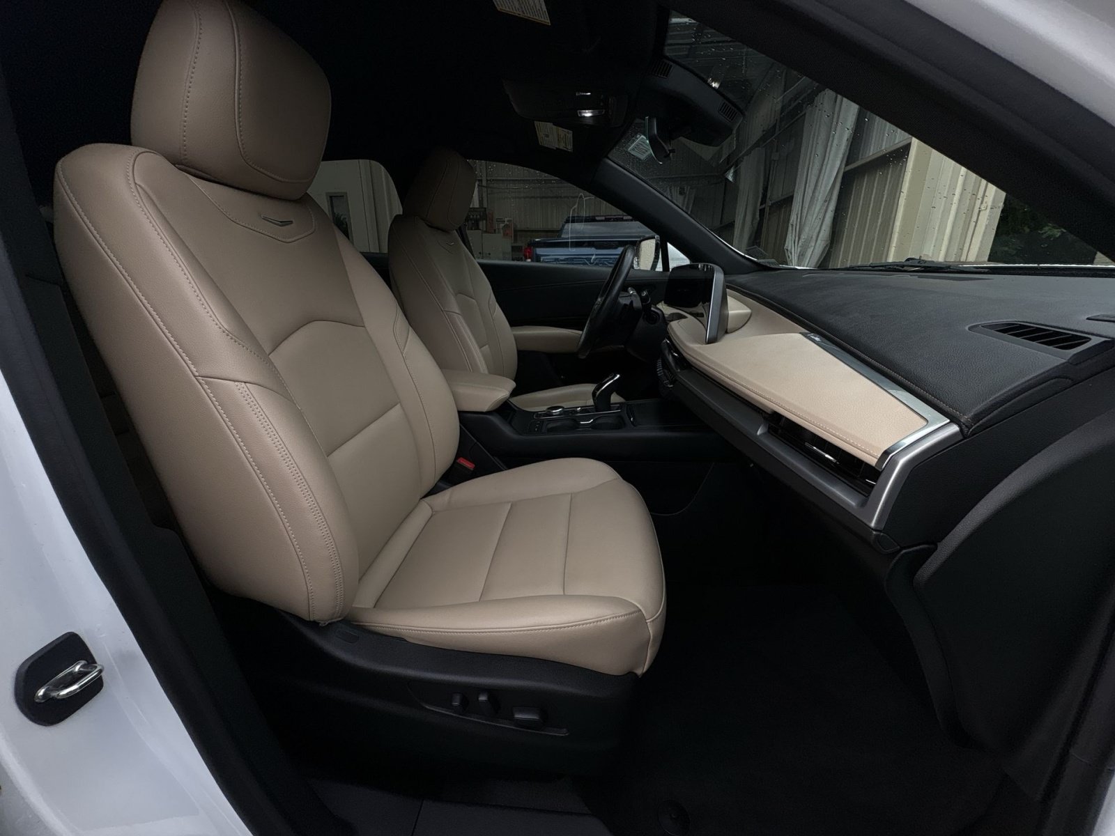 Used 2024 Cadillac XT4 Luxury w/ Cold Weather Package AWD/4WD image 27