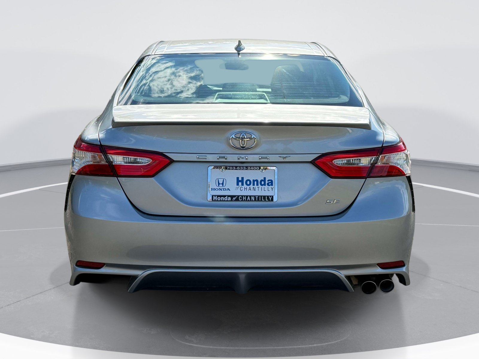 Used 2020 Toyota Camry SE FWD image 3