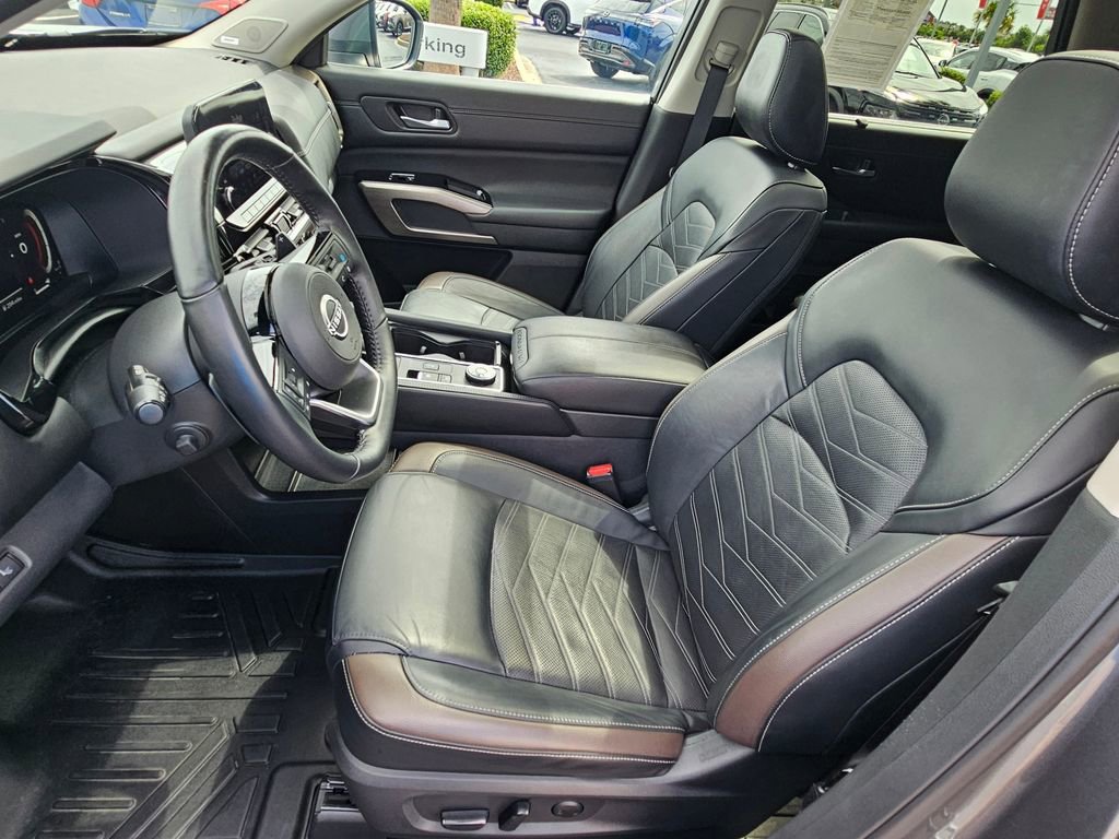 Used 2023 Nissan Pathfinder Platinum w/ Cargo Package AWD/4WD image 19