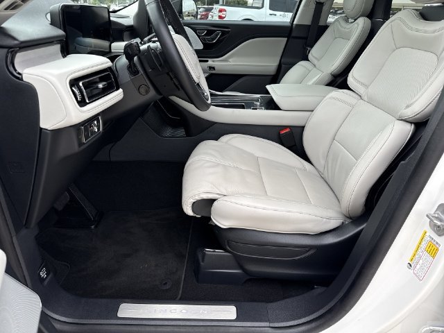 Used 2025 Lincoln Aviator Reserve w/ Equipment Group 201A AWD/4WD image 18