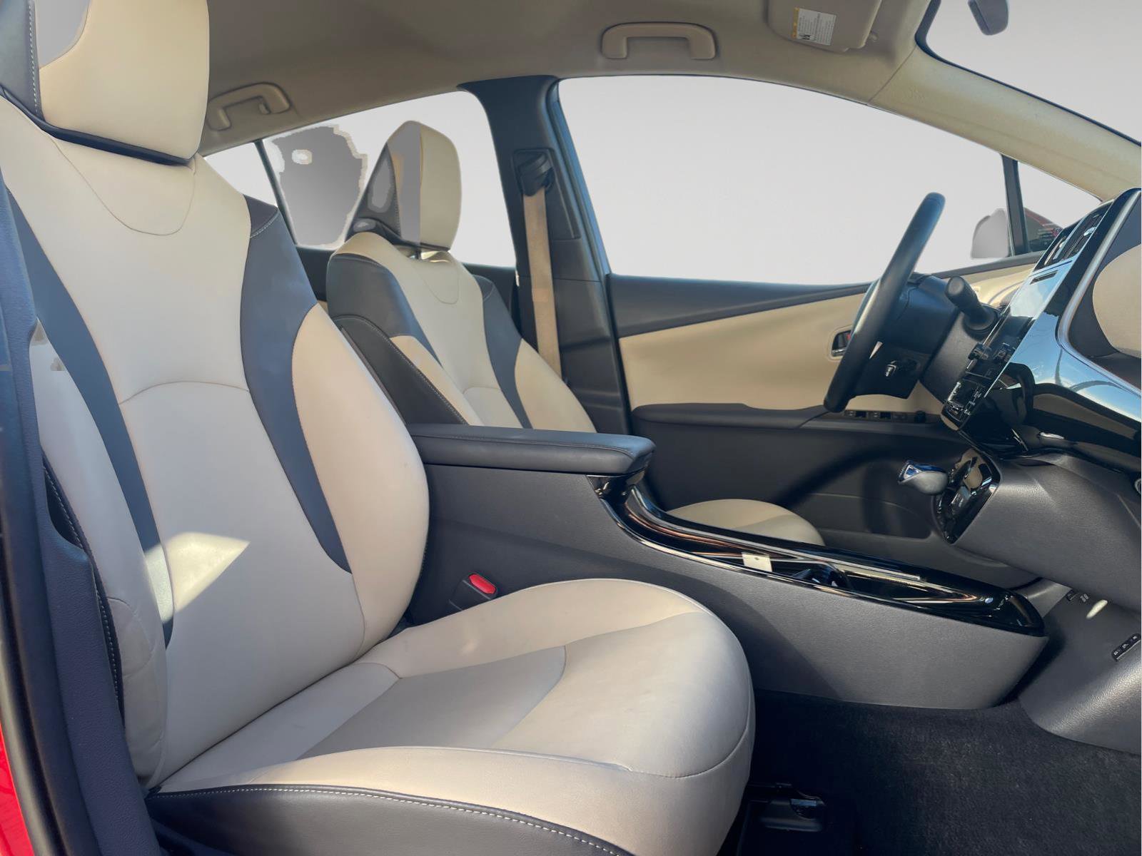 Used 2017 Toyota Prius Four w/ Protection Package image 2