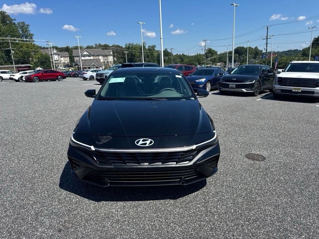 New 2026 Hyundai Elantra SE FWD image 3