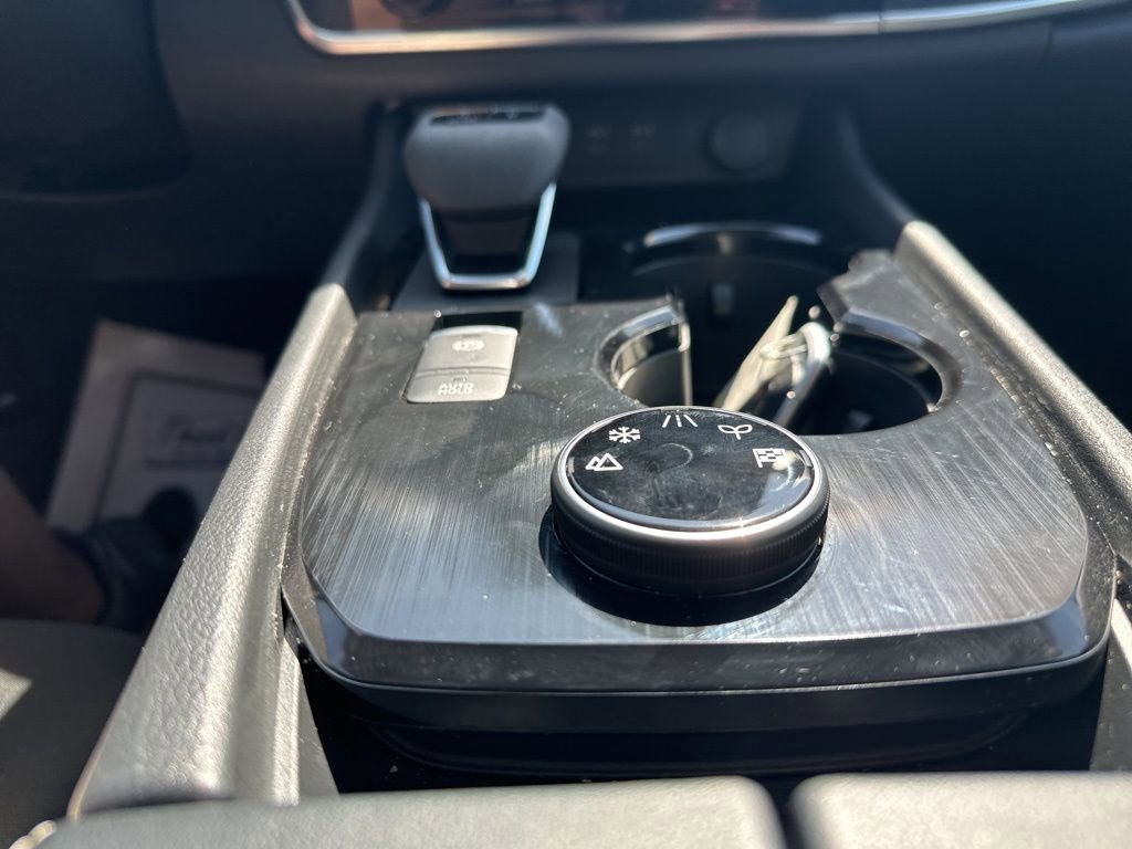 Used 2025 Nissan Rogue S image 24