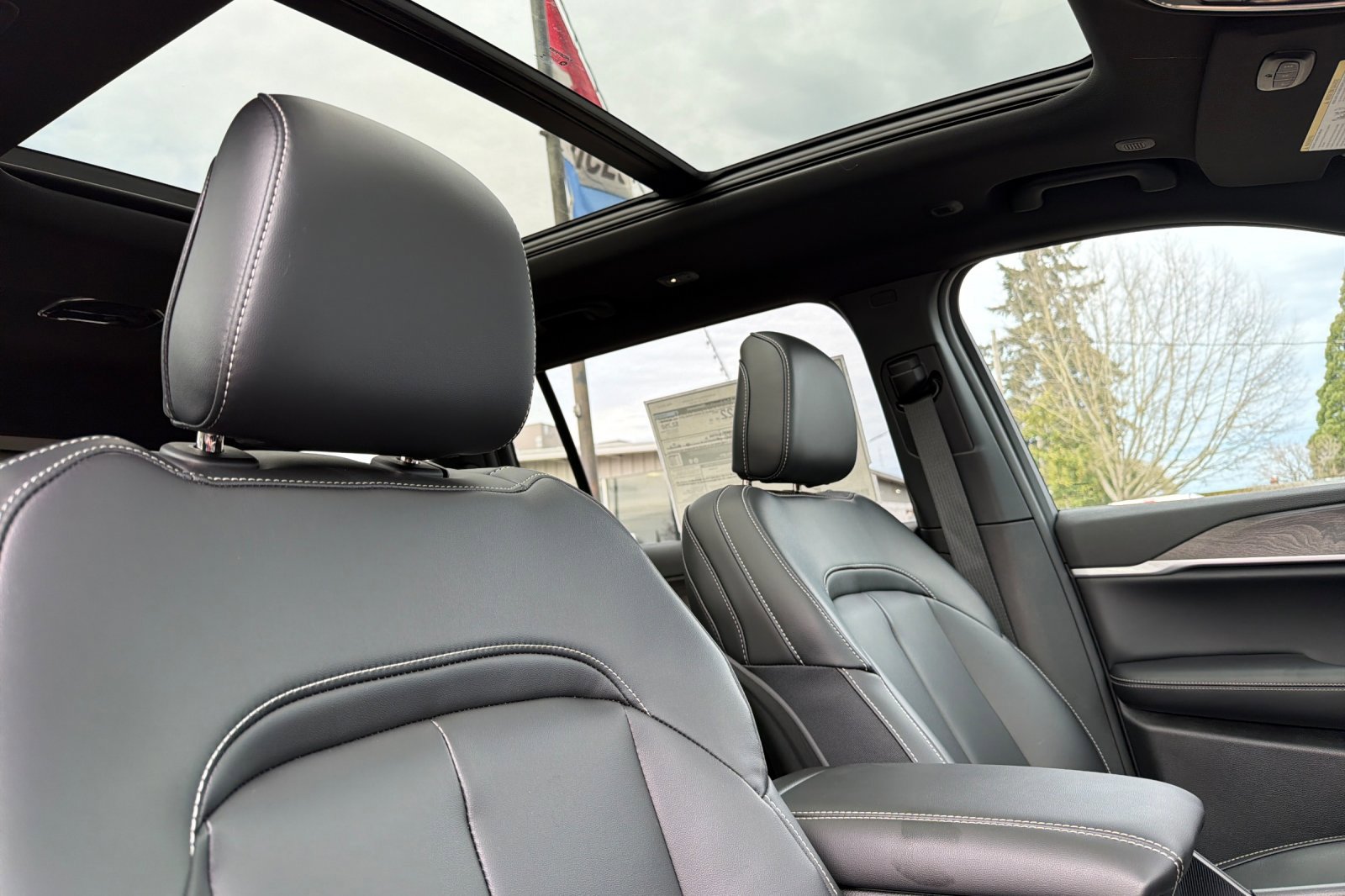 New 2026 Jeep Grand Cherokee L Limited w/ Limited Altitude Package image 16