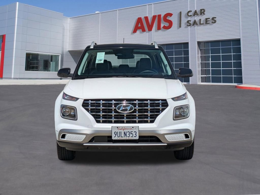 Used 2025 Hyundai Venue Limited FWD image 2