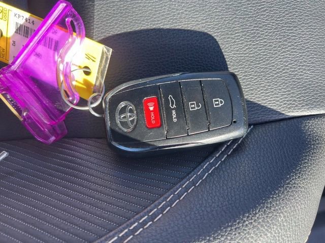 Used 2025 Toyota Camry SE image 35