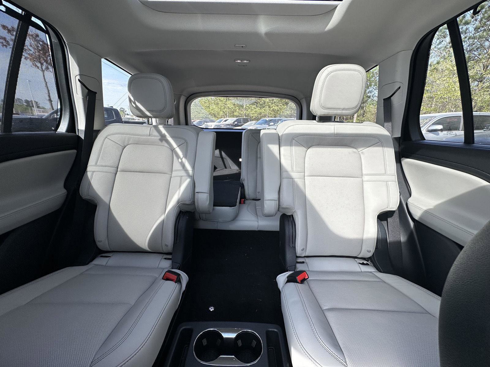Used 2025 Lincoln Aviator Reserve w/ Equipment Group 201A image 13