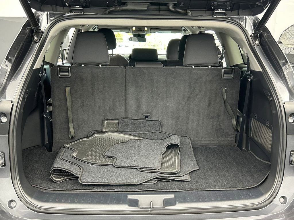 Used 2023 Toyota Highlander LE image 34