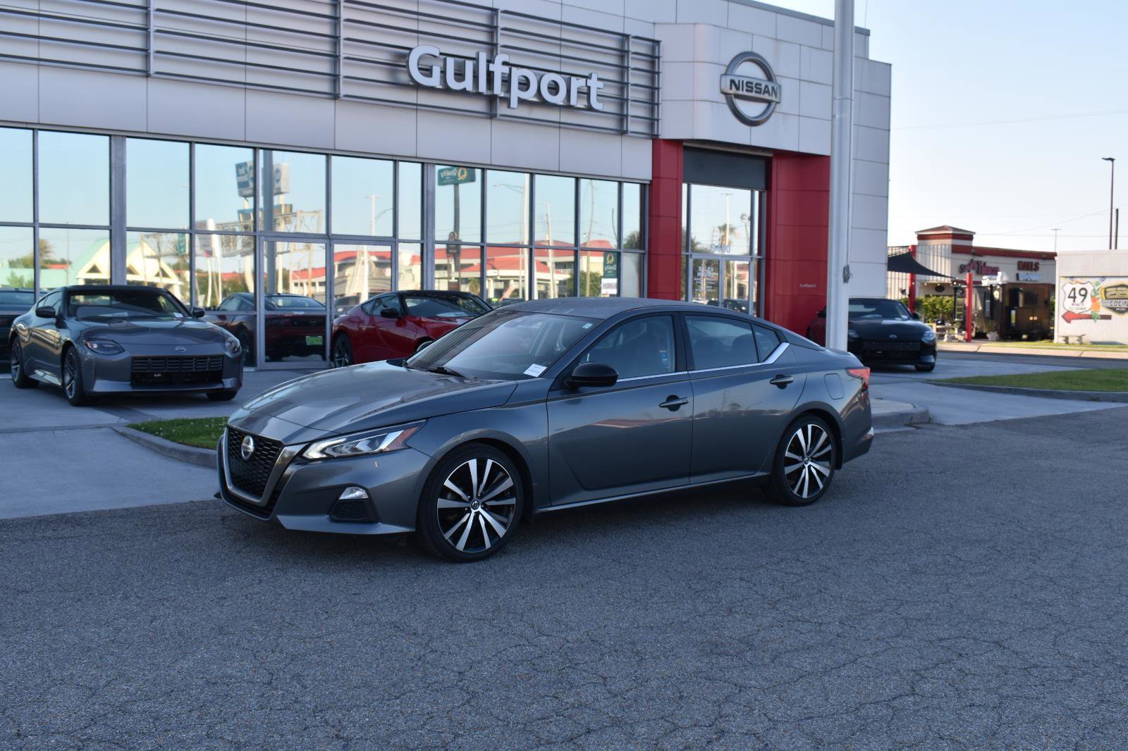 Used 2020 Nissan Altima 2.5 SR FWD image 2