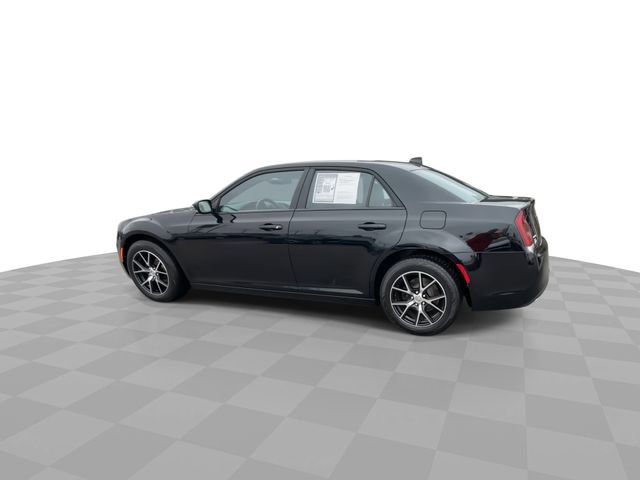 Used 2018 Chrysler 300 S w/ 300S Premium Group AWD/4WD image 5