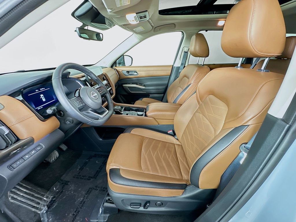 Used 2024 Nissan Pathfinder Platinum w/ Cargo Package image 30