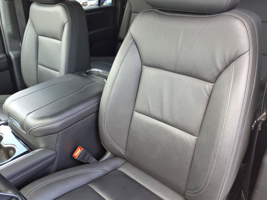 Used 2025 Chevrolet Suburban LT AWD/4WD image 19