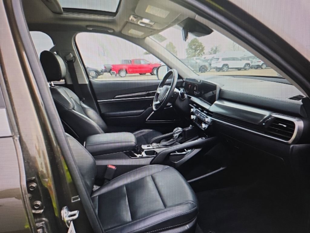 Used 2025 Kia Telluride S image 13