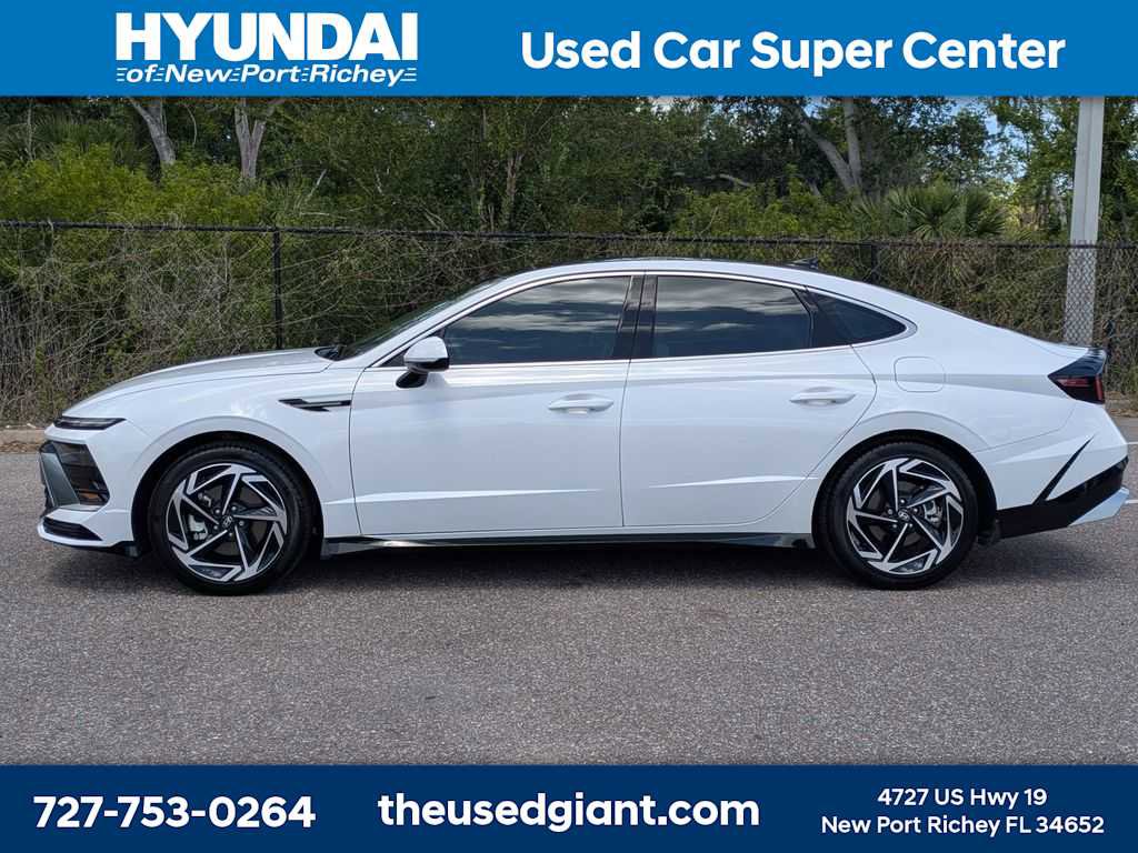 Used 2025 Hyundai Sonata SEL FWD image 2