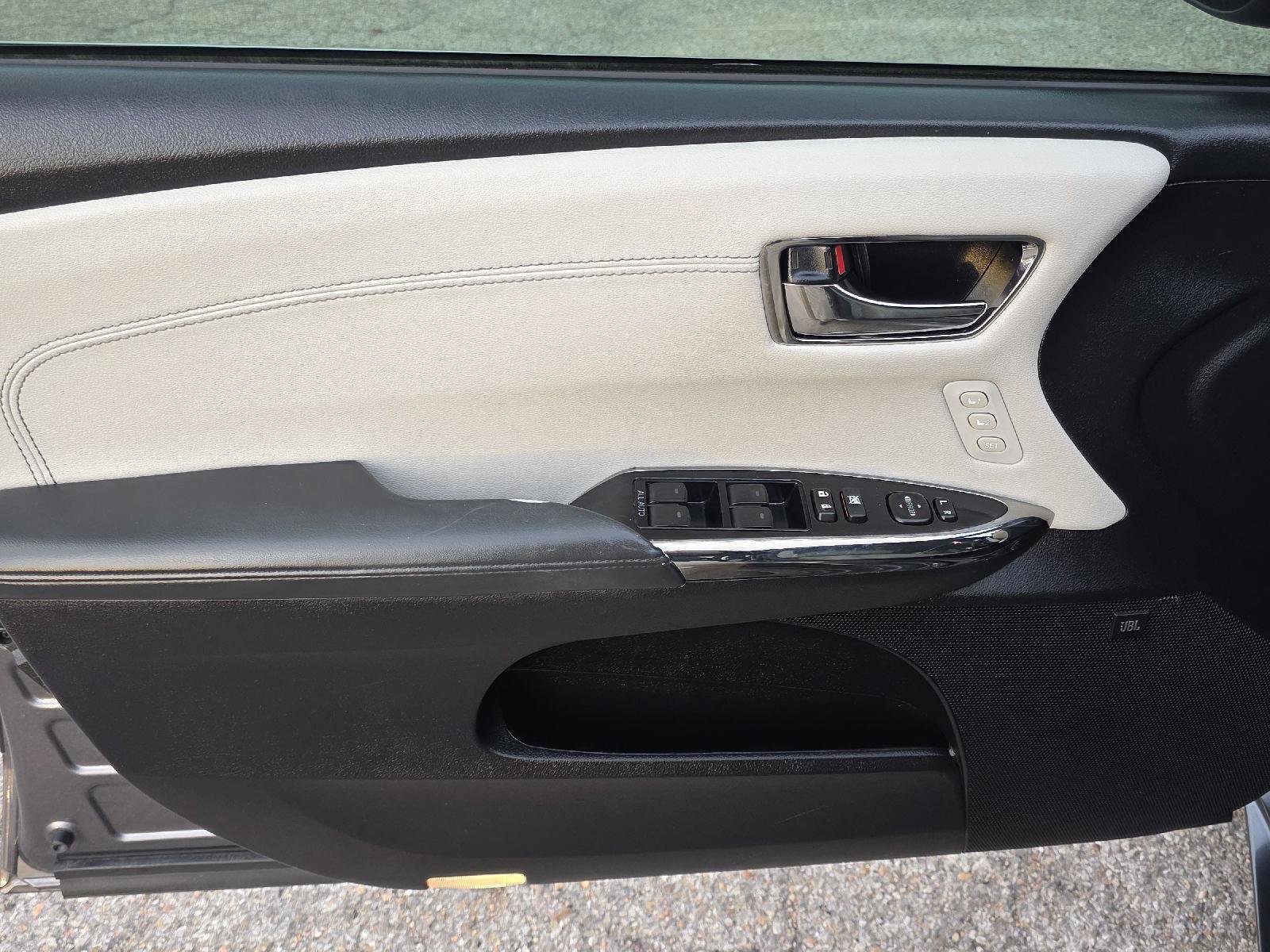 Used 2018 Toyota Avalon Limited image 44