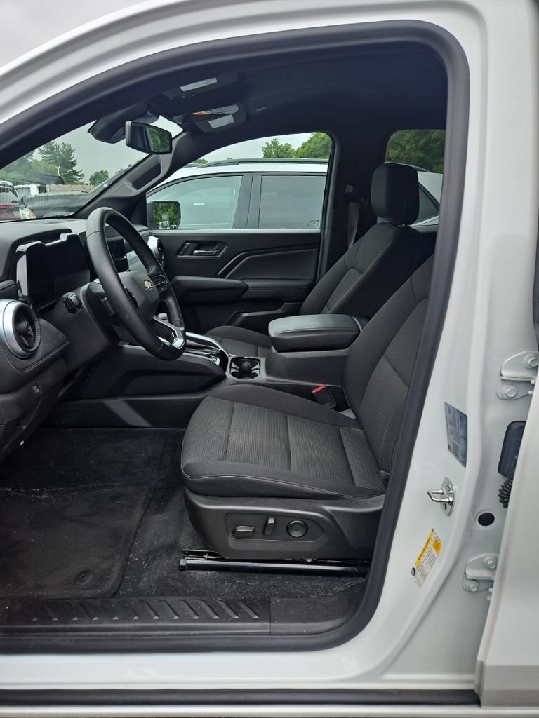Used 2024 Chevrolet Colorado LT w/ LT Convenience Package II AWD/4WD image 9