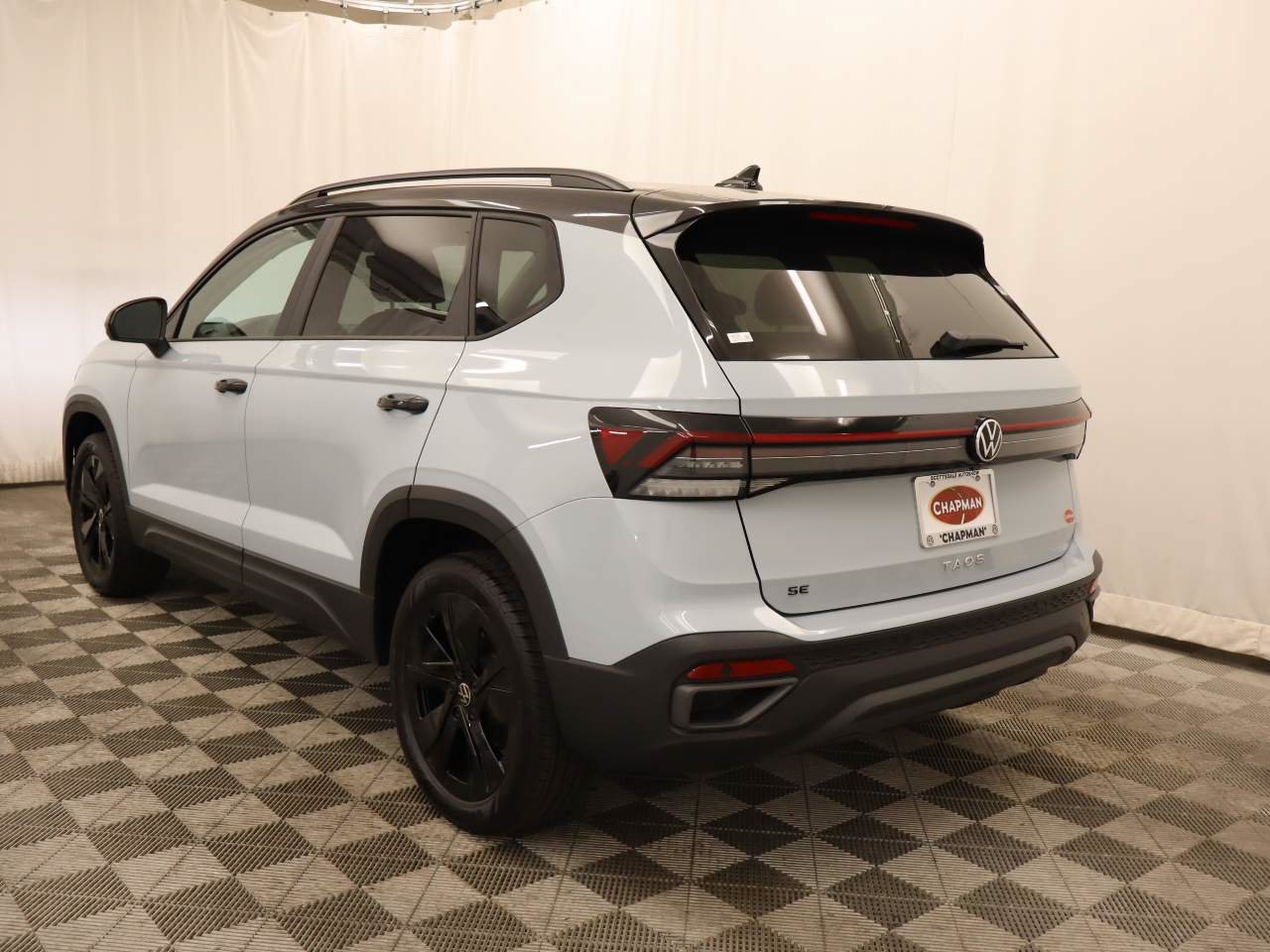 New 2026 Volkswagen Taos SE FWD image 3