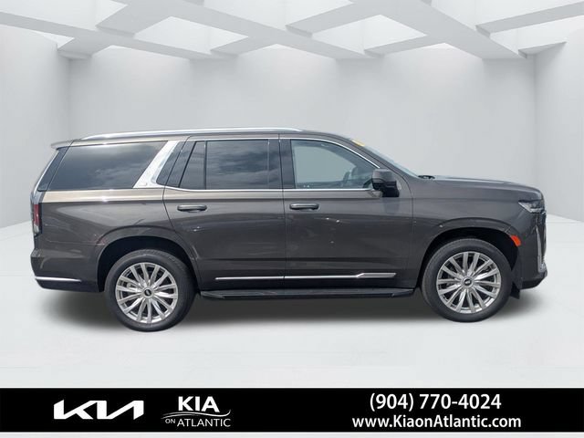 Used 2021 Cadillac Escalade Luxury RWD image 2