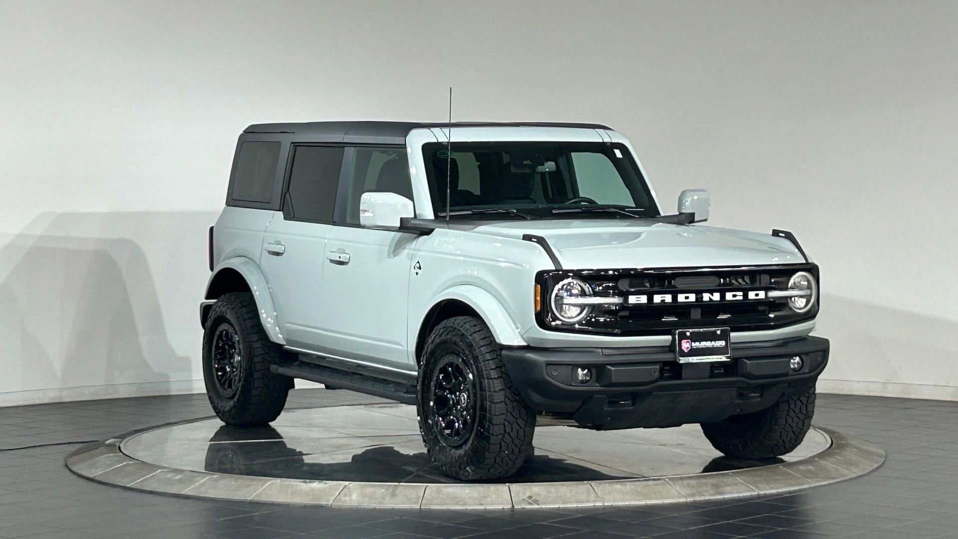 Used 2022 Ford Bronco Outer Banks AWD/4WD image 2
