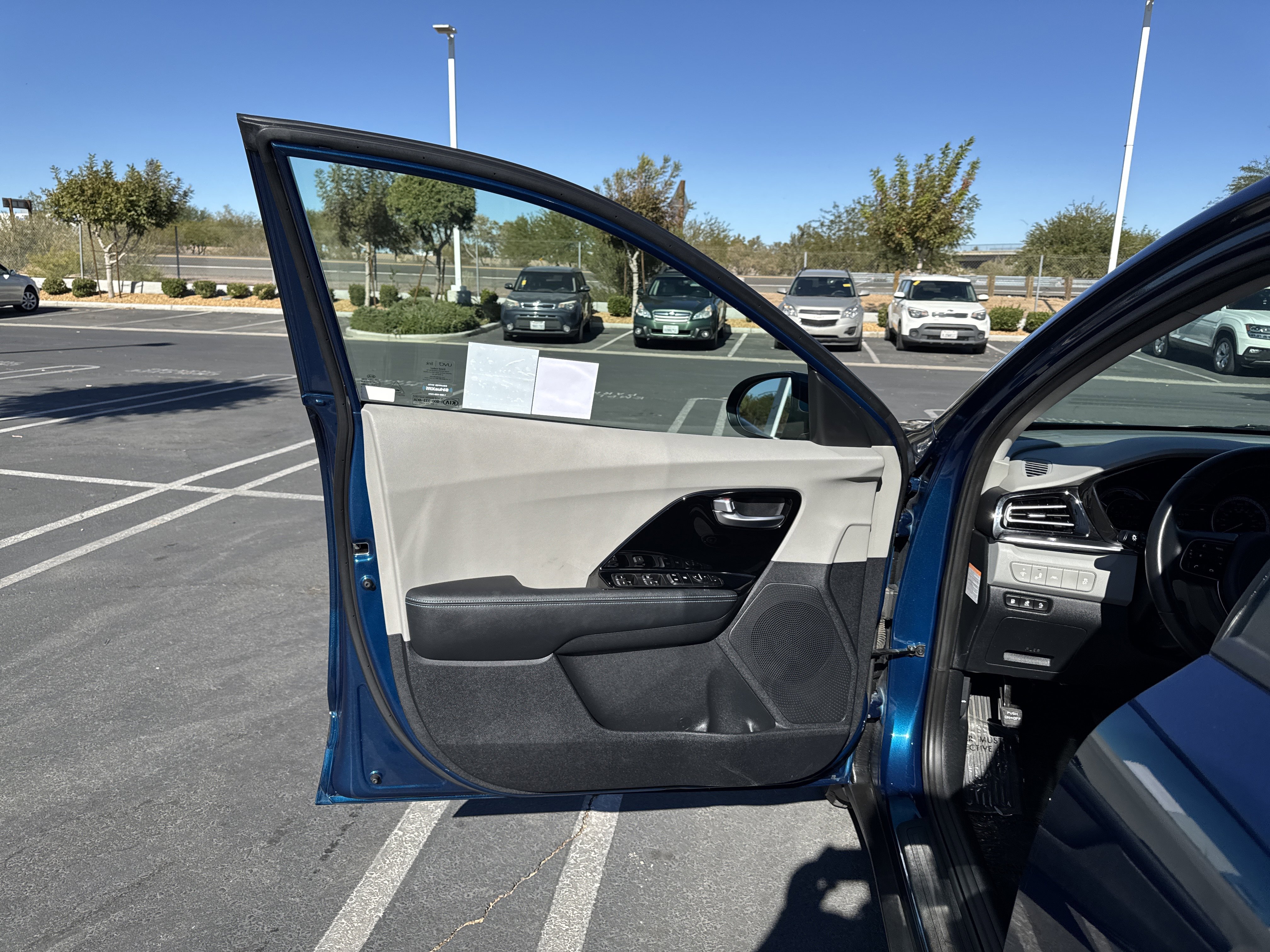 Certified 2020 Kia Niro LXS image 9